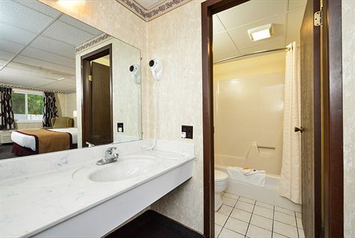 Howard Johnson By Wyndham West Yarmouth Cape Cod Exteriör bild